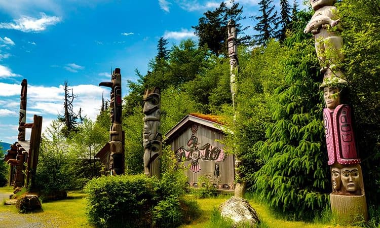 Small Group Discoveries: Totem Discovery and Crab Feast