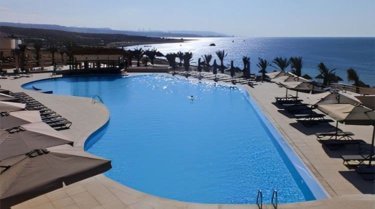 Beach Time at Moevenpick Resort