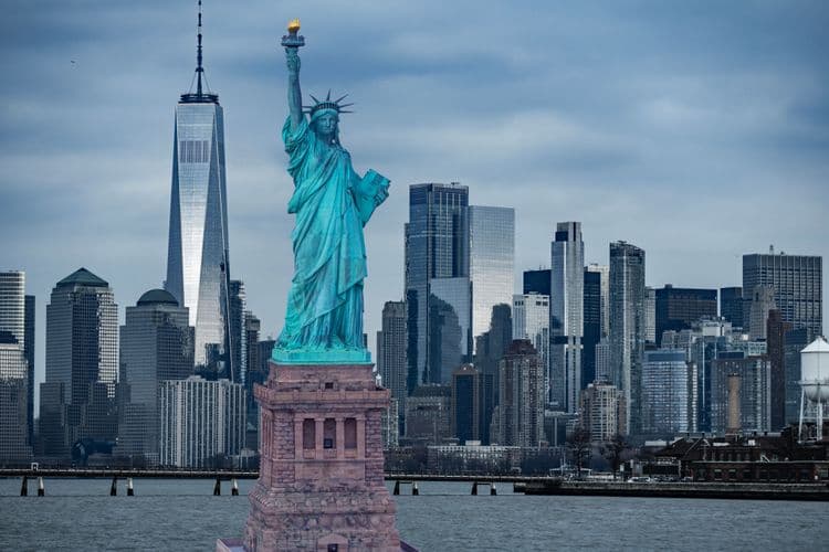 Statue of Liberty and Ellis Island: Disembarkation Exploration with Airport Transfer